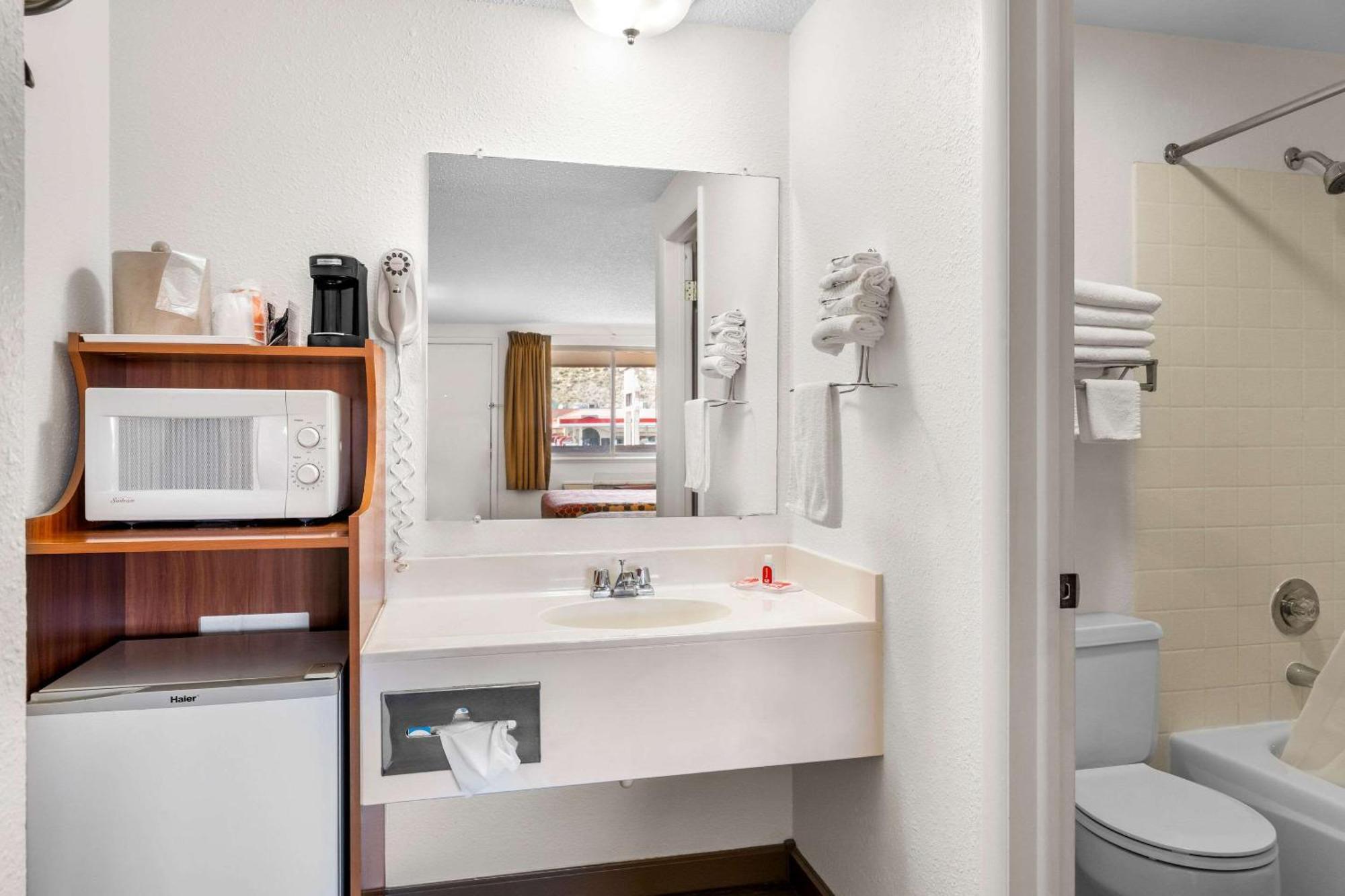 Econo Lodge Miles City Eksteriør billede
